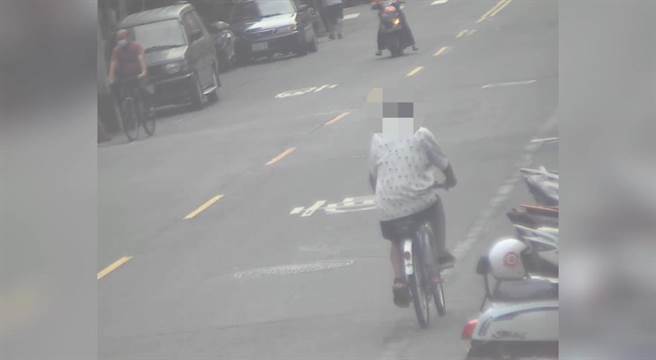 监视器拍下叶男身影。（翻摄照片／高雄洪靖宜传真）