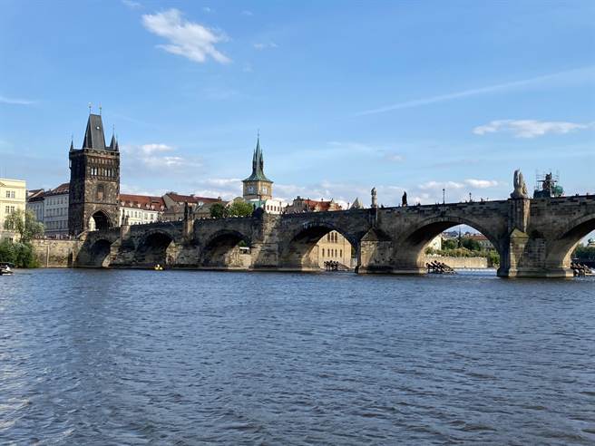 布拉格景點查理大橋。（陳祐誠攝）