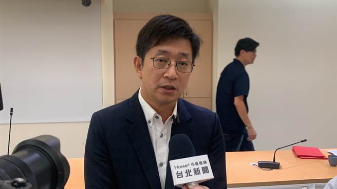 ▲立委蔡適應表示，目前基隆水質問題主因為缺水導致基隆河枯竭，已請台水積極因應，並調用新山和西勢水庫的水源解決暖暖用水問題。但蔡適應也指出，缺水問題主因是貢寮反對興建水庫，現在基隆反對四接，未來也恐怕會有缺電問題。（徐佑昇攝）