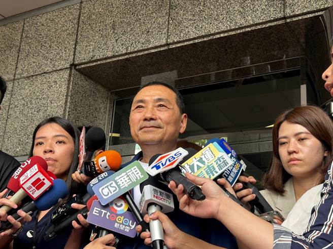 侯友宜今中午接受资深媒体人董智森专访，会后受访。（陈薏云摄）