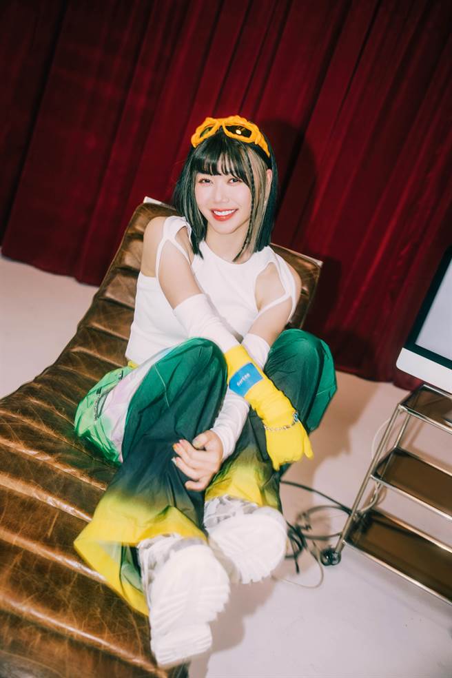 蔡恩雨近日推出第2張專輯。（華納音樂提供）