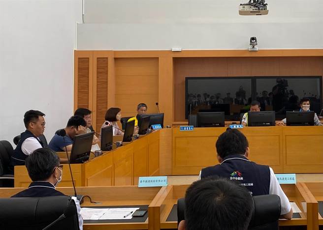 台中市議會成立中捷事件發生處理調查專案小組，今天首次開會推選正、副召集人。（張亦惠攝）