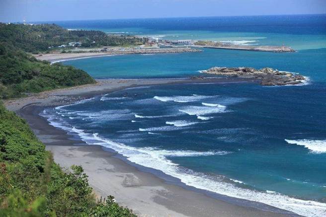 台东最美星空音乐会明天在东河乡金樽陆连岛沙滩登场。（台东县政府提供／蔡旻妤台东传真）