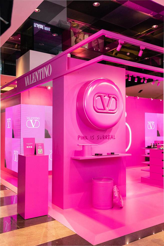 开设于A11的Valentino Pink PP美妆快闪店。（Valentino提供／黄唯淯台北传真）