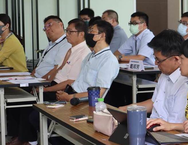 竹苗高中职教育资源与就学环境配套引起地方家长与学生关注，立委21日到竹北开公听会听取意见。（邱立雅摄）