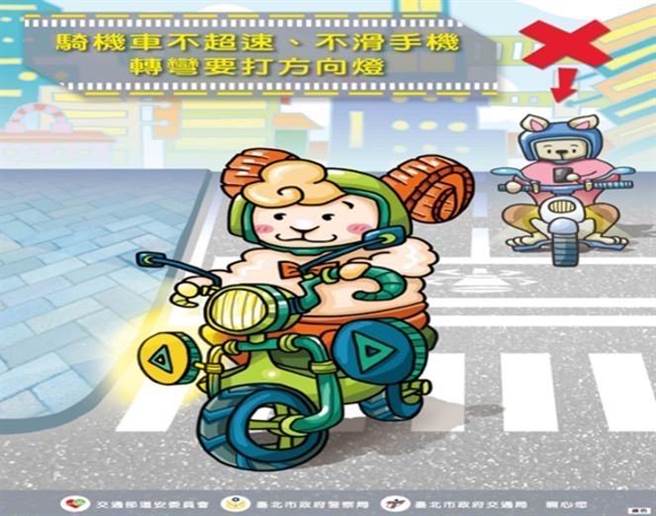 警方向年轻学生宣导交通安全观念。（翻摄照片／林郁平台北传真）