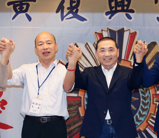 韩国瑜（左）、侯友宜（右）23日将在国民党全代会上合体。（资料照，姚志平摄）