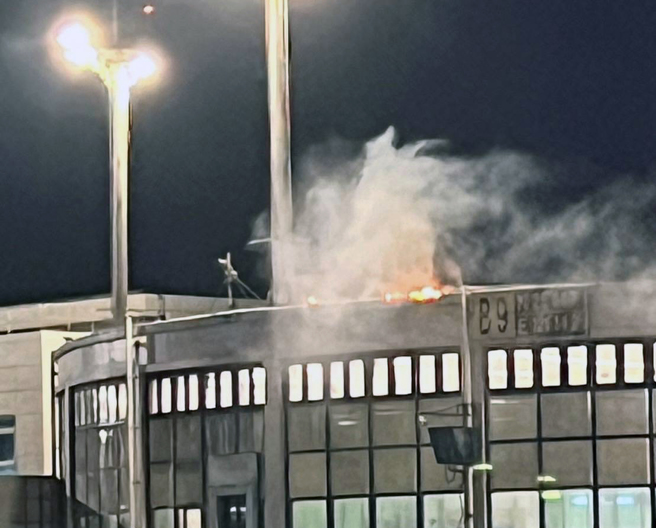 [新聞] 桃園機場一航廈「候機室火警」 屋頂竄火