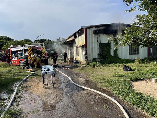 金门西园地区一处铁皮屋昨（21日）下午惊传火灾意外。（金门县消防局提供）