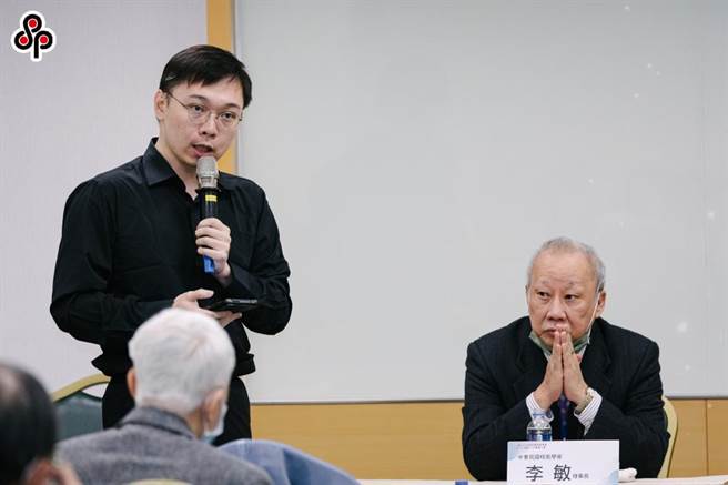 清华大学原子科学院院长（右）、核能流言终结者创办人兼执行长黄士修（左）。（本报资料照）