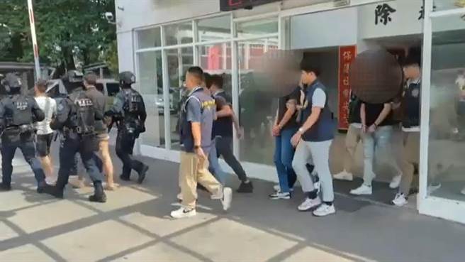 警方將飯窪大輔及成員共7人移送檢方。（警方提供）