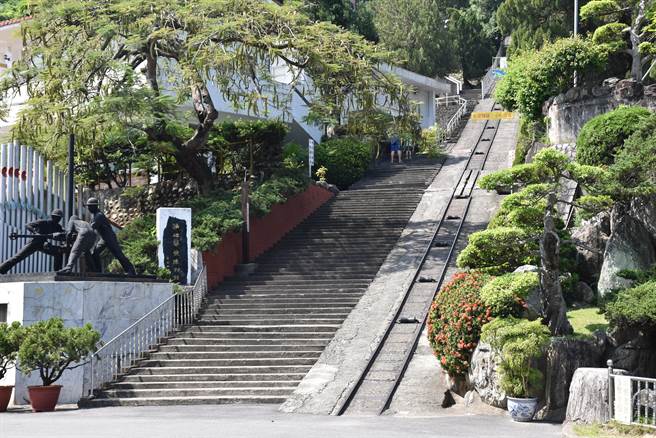 苗栗县政府文观局将公馆乡出矿坑文化资产编排成国中与国小教案并提供线上电子版。（谢明俊摄）