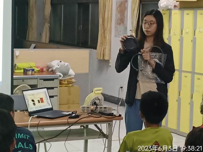 庐山部落蜂农通报台湾黑熊，成为「台湾黑熊生态服务给付方案」的首例自主通报案例，将获得奖励金。（南投林管处提供／杨静茹南投传真）