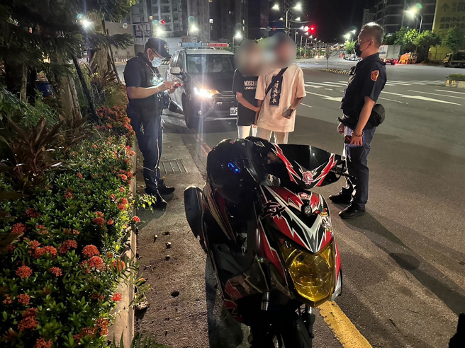 警方執行取締勤務。（圖／警方提供）