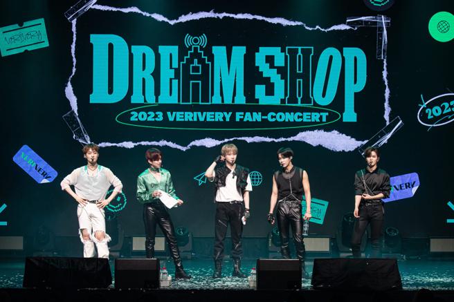 VERIVERY的延浩因病缺席，其他5名成員勇勝（左起）、岡旻、浩榮、東憲、啓賢更加賣力演出。（ON INN ASIA提供）