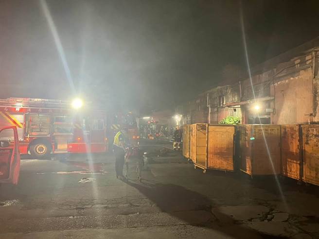 新庄区物流公司凌晨传出火警。（新北市消防局提供）