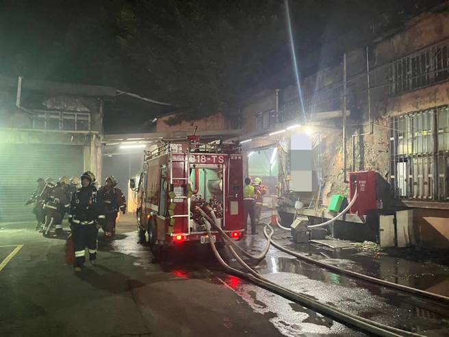 新庄区物流公司凌晨传出火警。（新北市消防局提供）