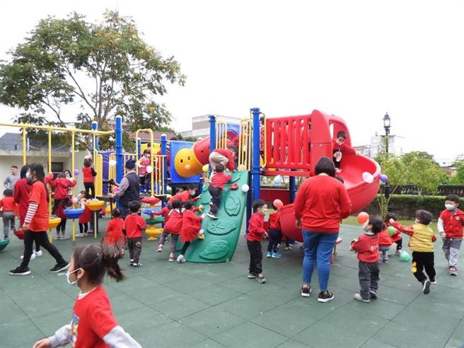 共融公园普遍缺乏遮荫为民眾诟病。（本报系资料照）