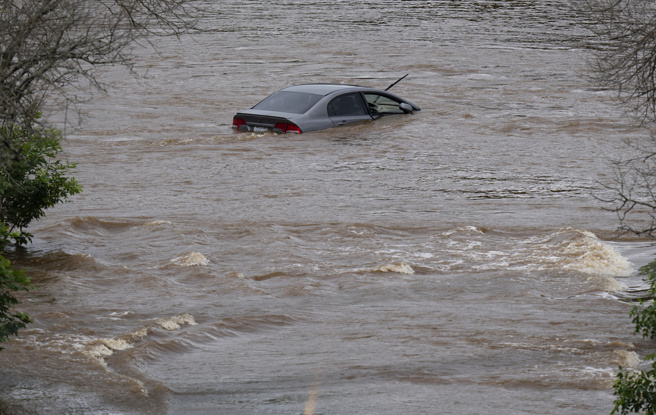 加拿大東部諾瓦斯科細亞省（Nova Scotia）暴雨引發洪水，據報造成4人失蹤，包括兩名兒童。（圖／美聯社）