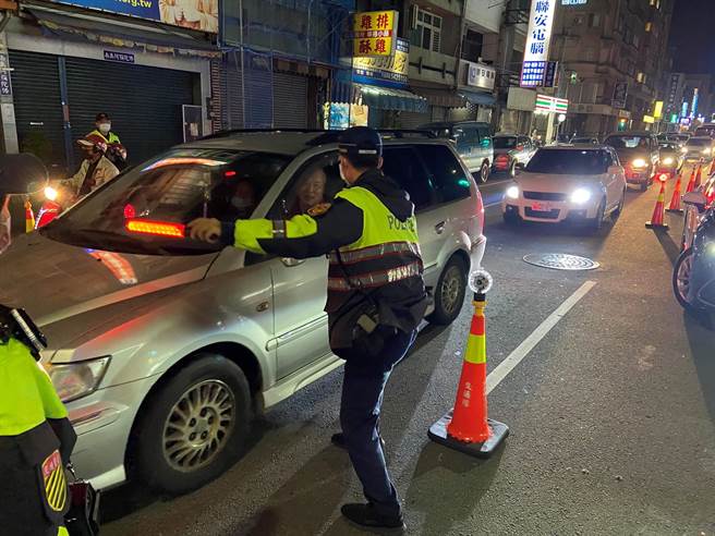 酒后驾车车辆一律「当场」扣牌2年的道路交通管理处罚修正条例于今年6月30日上路，酒驾车辆将当场被移置保管。（新竹市警局提供／陈育贤新竹传真）