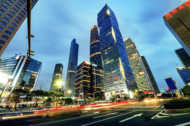 深圳前海發布12條措施積極爭取港澳優秀人才，從實習就業、創業發展、居住生活等3大方面明確獎勵。（shutterstock）