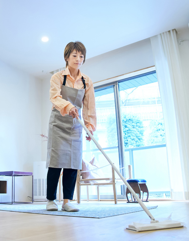 開機前拖地，可以有效降低體感溫度。（圖／嬰兒與母親提供）