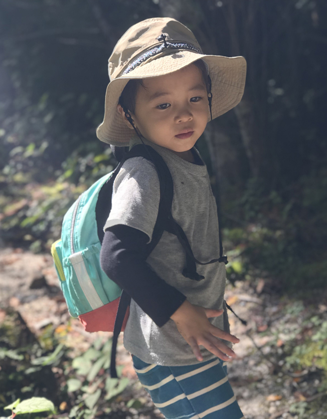 从爬山看东西方教养观。（图／婴儿与母亲提供）