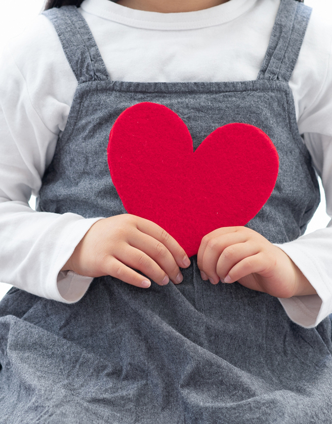 先处理孩子的情绪，先跟他连结上。（图／婴儿与母亲提供）