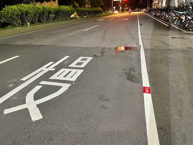 桃园酒醉男子打赌躺马路遭宾士车辗过惨死。(警方提供／吕筱蝉桃园传真)