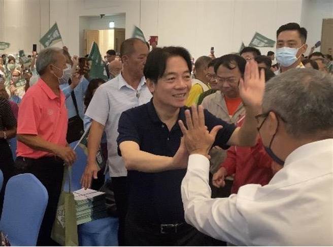 民进党总统参选人赖清德出席「中区宗教后援会」成立大会，受到热情支持。（陈淑芬摄）