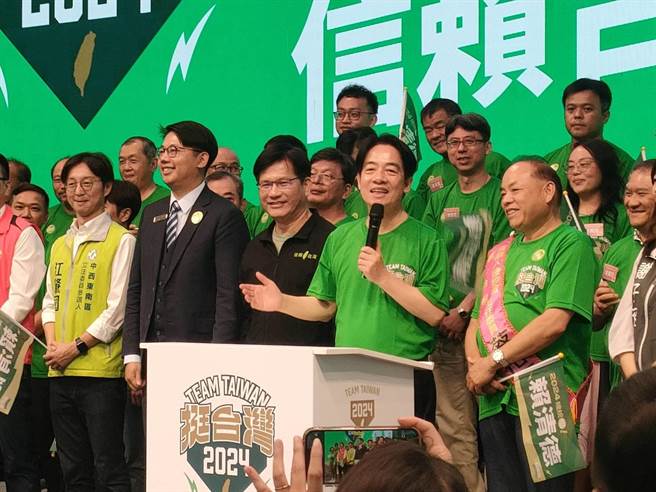 民進黨總統參選人賴清德23日出席全台國青商人信賴台灣後援會成立大會，向現場支持者細數政策，並強調若無危及對等、尊嚴原則，台灣願意和中國對話。（潘虹恩攝）