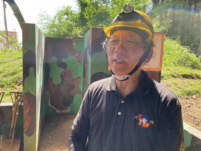 已退伍47年的谢潘源，回想起当时大、二胆海域被对岸船只包围的一幕仍紧张万分。(于家麒摄)