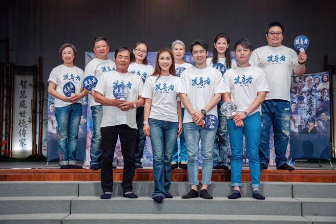 《搜寻者》演员群赴台南参加第4场「社会关怀系列座谈会暨粉丝见面会」。（大爱电视台提供）
