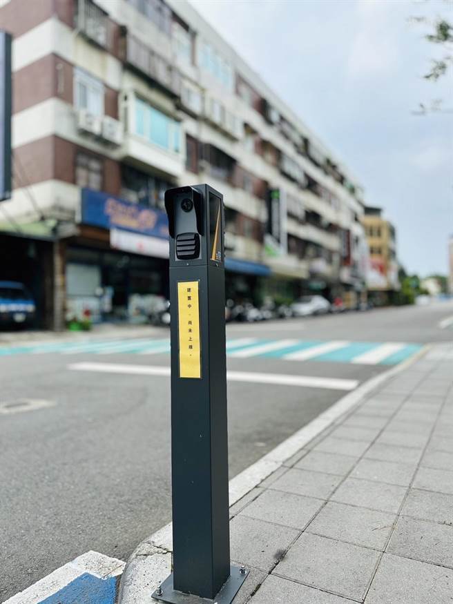 新竹市政府领先全国开办「装卸货停车格智慧停车柱开单及科技执法」，将自8月1日起在市区23处路边装卸货停车格启动试办。（陈育贤摄）
