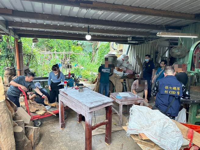 保警追查盗伐集团。（警方提供／李京升苗栗传真）