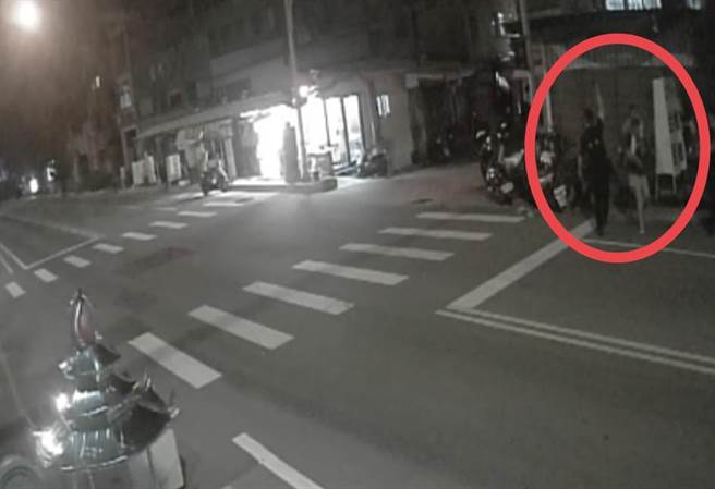 一对情侣与2名友人疑因酒后爆发口角引起「大乱斗」，金门警方获报到场处理。（警方提供）