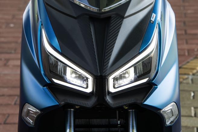 LED双鹰眼头灯以及对称ㄈ字造型LED方向灯。（陈大任摄）