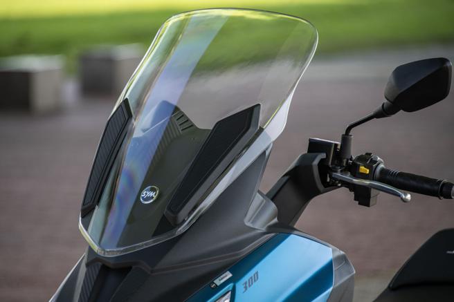 全能适性游骑风镜具有两段高低可调。（陈大任摄）