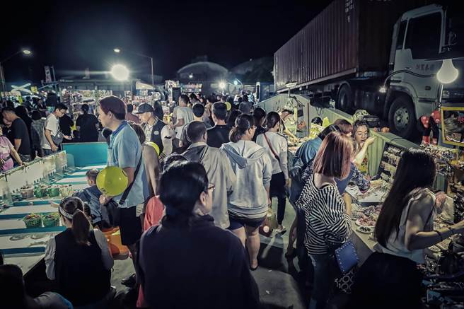 竹南国泰夜市是许多竹南镇民的共同回忆。（锺东锦办公室提供／李京升苗栗传真）