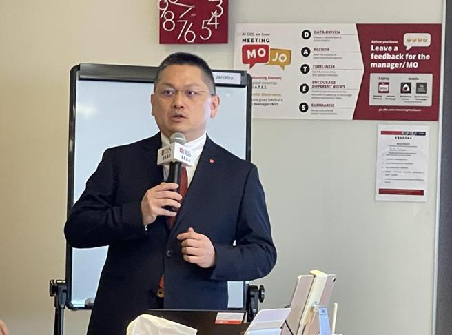 （星展銀行(台灣)財富管理投資顧問部副總裁陳昱嘉表示，持續看好大型科技企業（圖／黃惠聆）