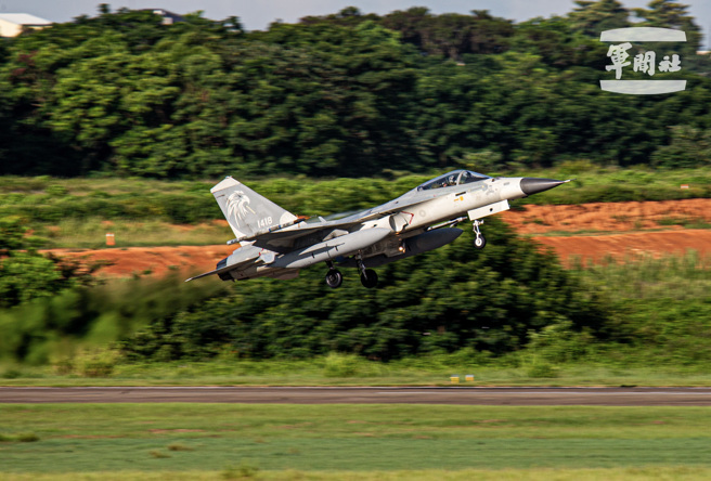 DF经国号战机快速转场保存战力。（军闻社提供）