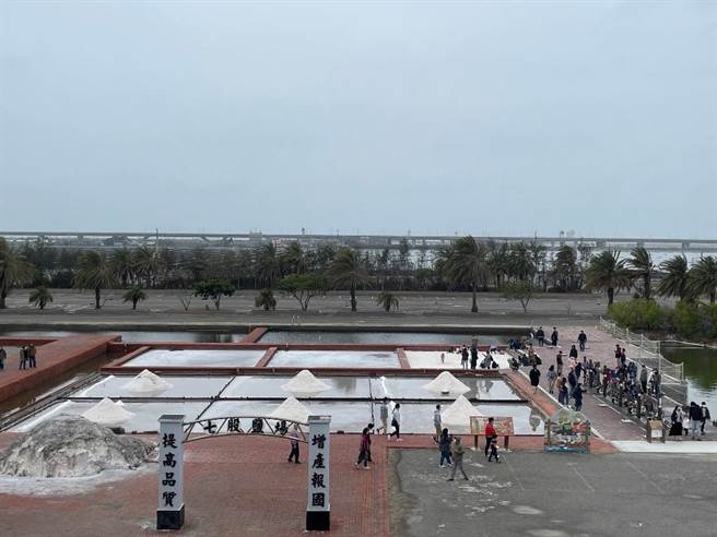 七股鹽山將擴建5倍，增添遊樂設施、旅館與餐廳。（台南市都發局提供／程炳璋台南傳真）