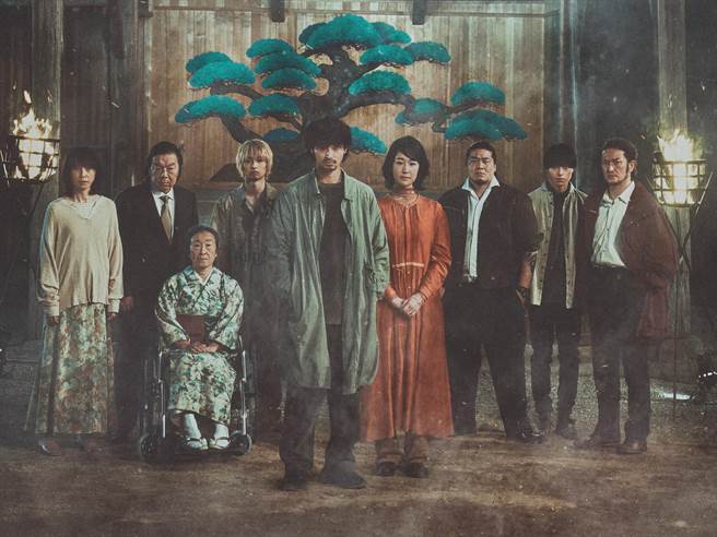 电影《夜雾村庄》由横滨流星、黑木华、中村狮童等人主演。（Netflix提供）