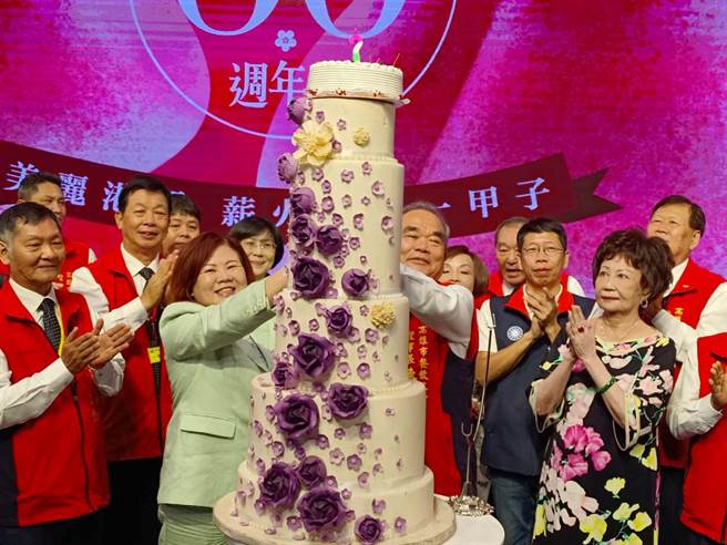 全國最大的職業工會、高雄市餐飲業職業工會旗下會員數超過2萬人，今年成立滿一甲子，展開慶祝活動。（柯宗緯翻攝）