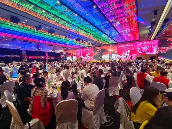 全國最大的職業工會、高雄市餐飲業職業工會旗下會員數超過2萬人，今年成立滿一甲子，展開慶祝活動。（柯宗緯翻攝）