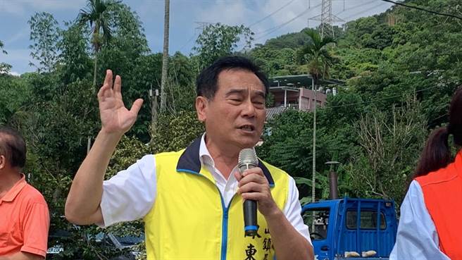 竹山鎮長陳東睦感謝大家一起到竹山解決外埔橋周邊遇到大雨就淹水的長年問題。曾雪蒨攝