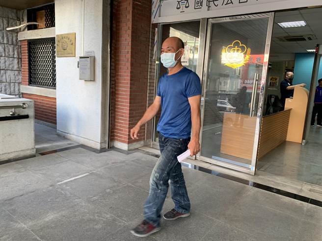 賴姓男子酒駕撞死婦人，被控酒駕致人於死，他希望法院不要進行國民法官參與審判。（李文正攝）