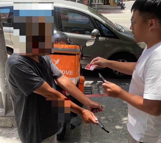 40岁郭姓男子今透过外送平台下单，要求外送员至一处置物柜取枪，再到林淑芬位在芦洲的服务处开枪，还要求外送员「必须清空弹夹」，检方复讯后谕知3万元交保。（蔡雯如翻摄）