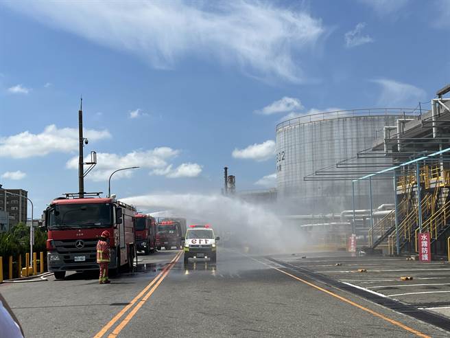 桃园炼油厂灾害救援演练。(蔡依珍摄)
