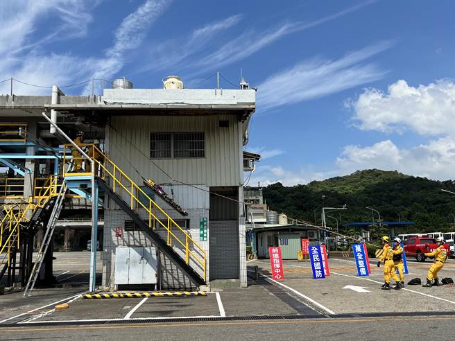 桃园炼油厂灾害救援演练。(蔡依珍摄)